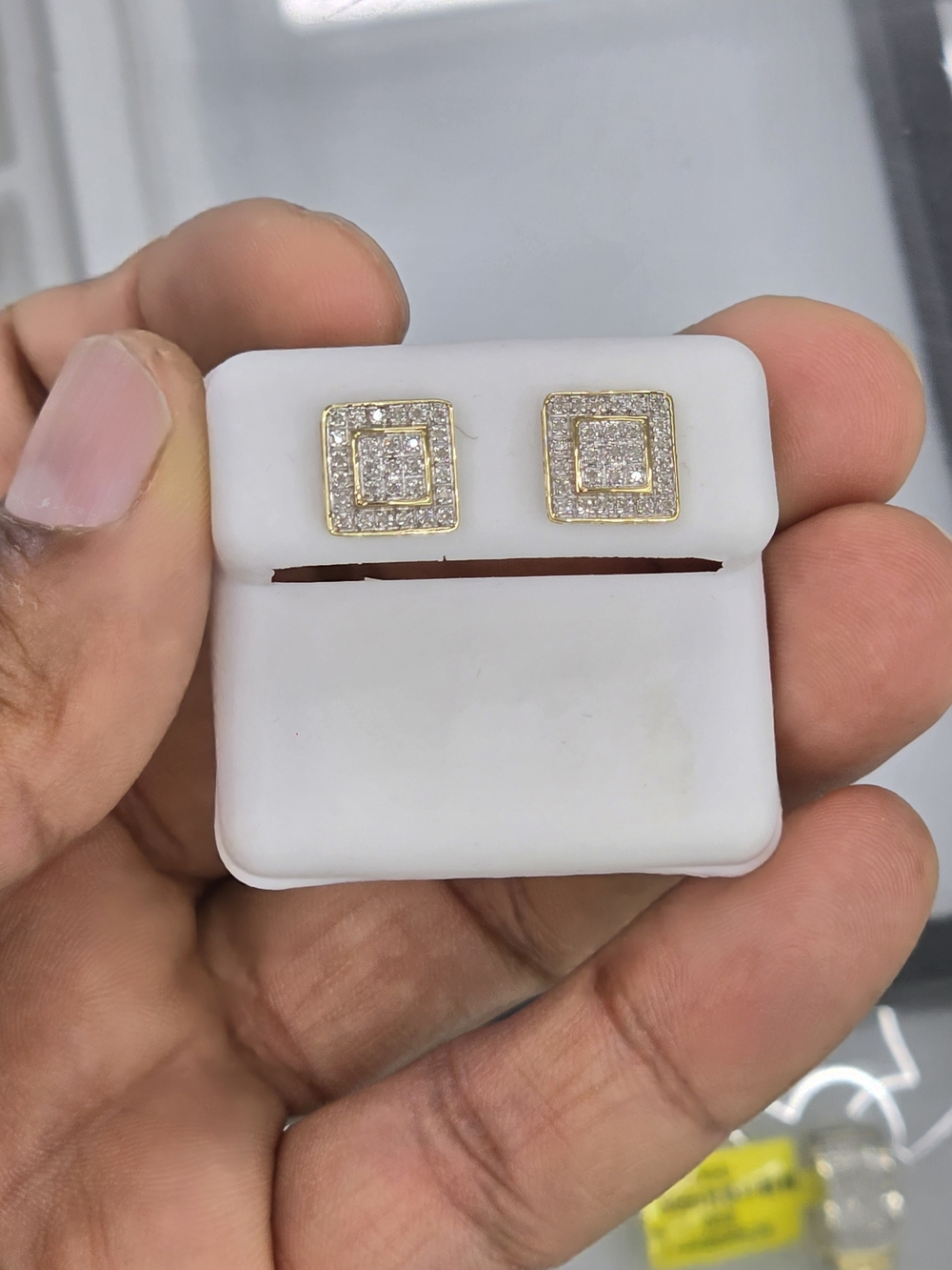 Real Diamond 10kt Gold Stud Earrinvlg